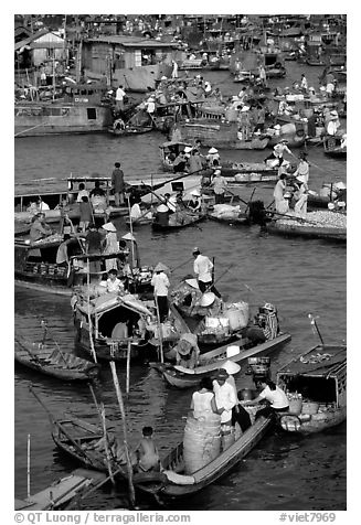 Boats at the Cai Rang floating market, early morning. Can Tho, Vietnam (black and white)