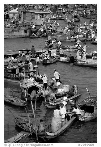 Boats at the Cai Rang floating market, early morning. Can Tho, Vietnam