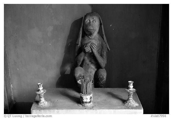 Monkey statue in the Japanese Bridge, Hoi An. Hoi An, Vietnam