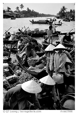 Phung Hiep floating market. Can Tho, Vietnam (black and white)