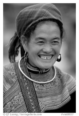 Flower Hmong woman in everyday ethnic dress,  Bac Ha. Vietnam (black and white)