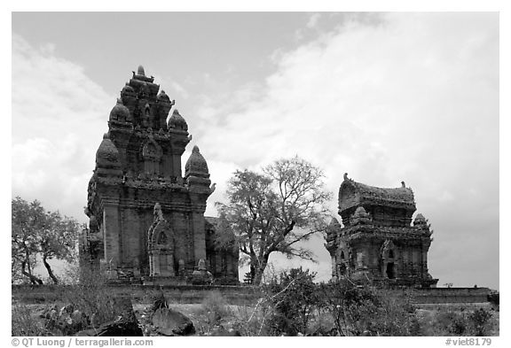 Cham towers, Po Klong Garai. Vietnam (black and white)