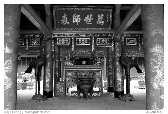 Red columns and altar with phoenix, Temple of the Literature. Hanoi, Vietnam