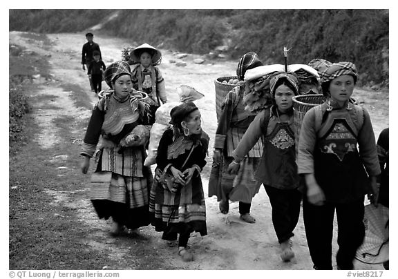 Old and young from the surrounding hamlets hike several hours to the sunday market. Bac Ha, Vietnam