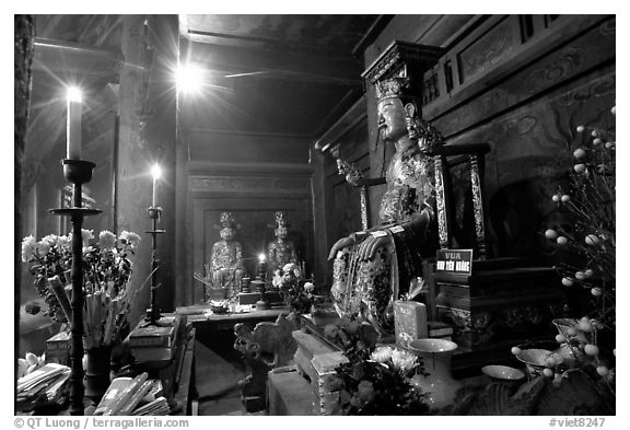 Statue of a medieval king of Vietnam, Hoa Lu. Ninh Binh,  Vietnam (black and white)