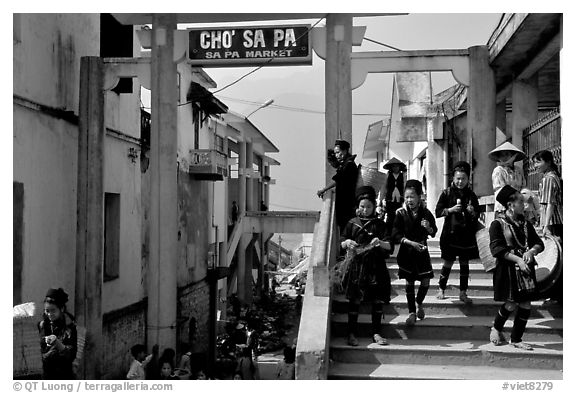 The saturday market. Sapa, Vietnam (black and white)