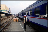 Heikou-Kunming train comming from the Vietnamese border. (color)