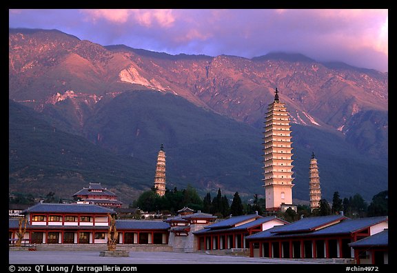 San Ta Si (Three pagodas) at sunrise with Cang Shan mountains in the background. Dali, Yunnan, China