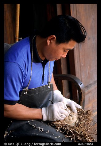 Craftman. Leshan, Sichuan, China