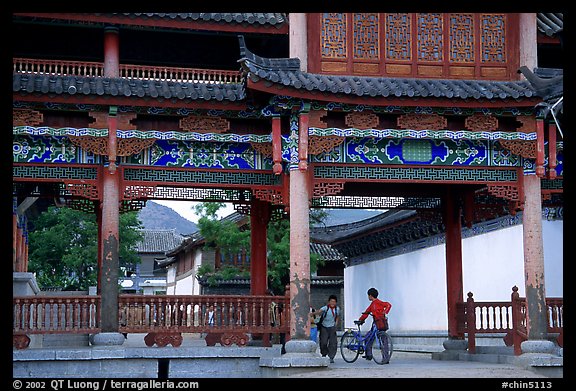 Children in an archway. Lijiang, Yunnan, China