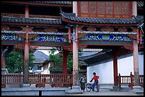 Children in an archway. Lijiang, Yunnan, China (color)