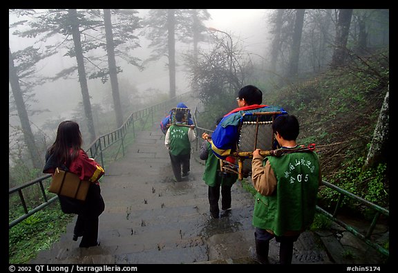 Weathy pilgrim carried on a chair. Emei Shan, Sichuan, China (color)