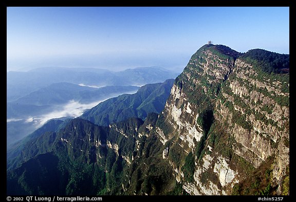 Wanfo Ding temple perched on a precipituous cliff. Emei Shan, Sichuan, China