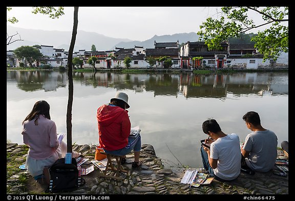 Art students painting along South Lake. Hongcun Village, Anhui, China (color)