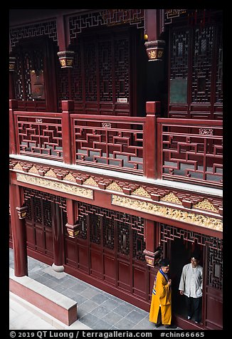 Priest, Dajing Taoist temple. Shanghai, China (color)
