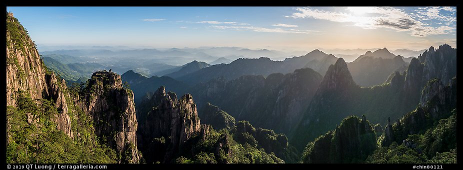 Peculiarly-shaped granite peaks and ridges. Huangshan Mountain, China (color)