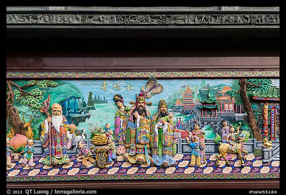 Frieze, Guandu Temple. Taipei, Taiwan (color)