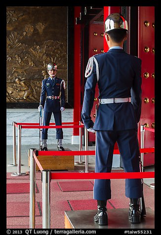 Honor Guards, Martyrs Shrine. Taipei, Taiwan (color)