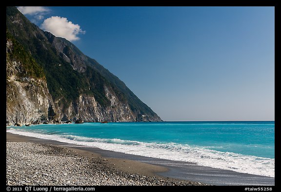 Gravel beach and turquoise waters. Taroko National Park, Taiwan