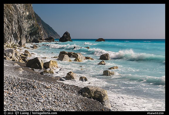 Waves and boulders. Taroko National Park, Taiwan