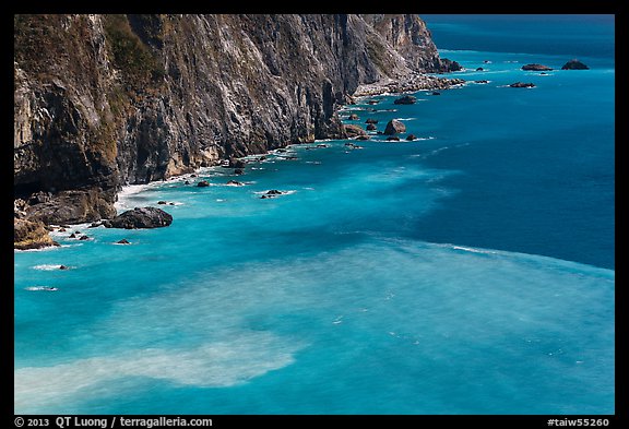 Turquoise waters and Quingshui cliffs. Taroko National Park, Taiwan