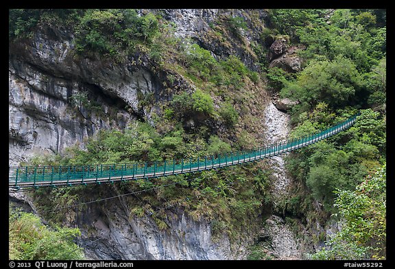 Suspension footbridge, Taroko Gorge. Taroko National Park, Taiwan