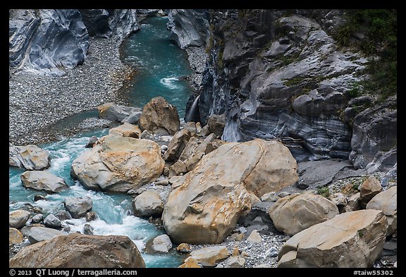 Boulders, marbled gorge walls, and Liwu River. Taroko National Park, Taiwan