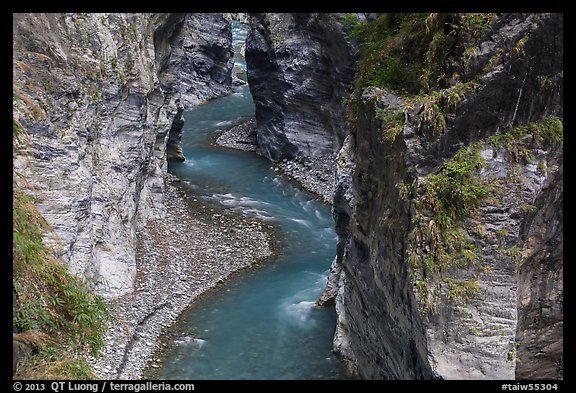 Liwu River meanders in narrow marble gorge. Taroko National Park, Taiwan (color)