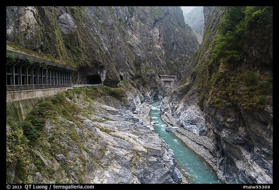 Gorge at Tunnel of Nine Turns, Taroko Gorge. Taroko National Park, Taiwan (color)