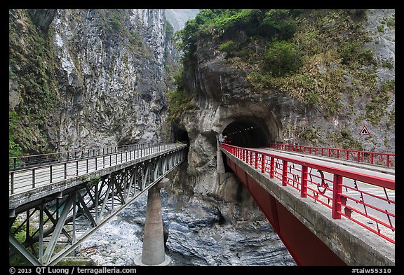 Bridges spanning Liwu River, Taroko Gorge. Taroko National Park, Taiwan