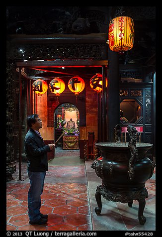 Man praying to Matsu, Tienhou Temple. Lukang, Taiwan (color)