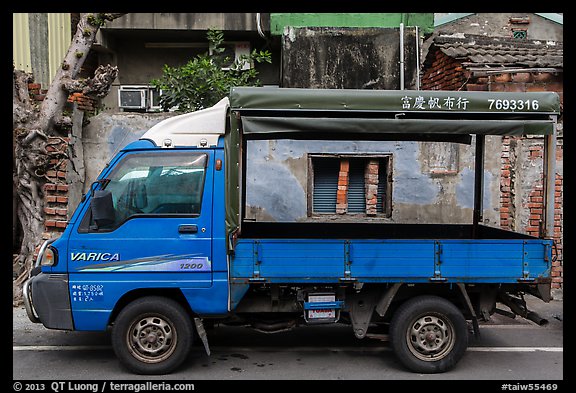 Truck and house. Lukang, Taiwan (color)