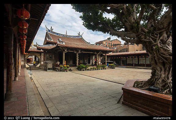 Main courtyard, Longshan Temple. Lukang, Taiwan (color)