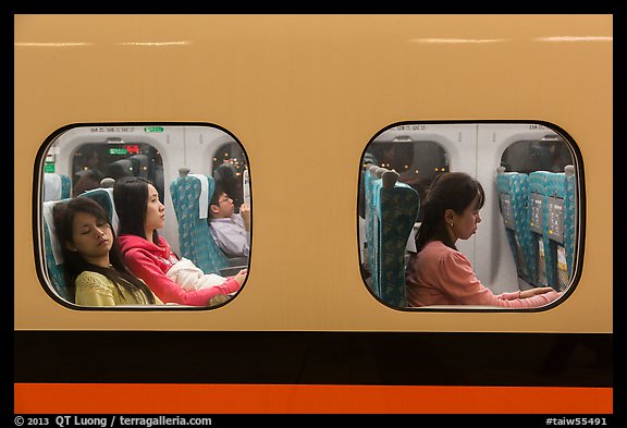 Trail passengers see through windows. Taiwan (color)