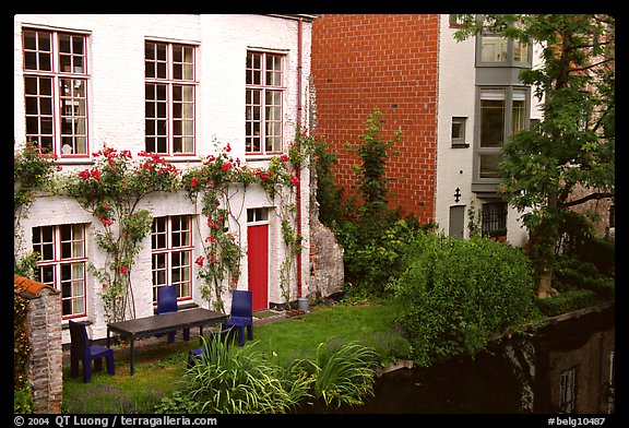 Houses by the canal. Bruges, Belgium