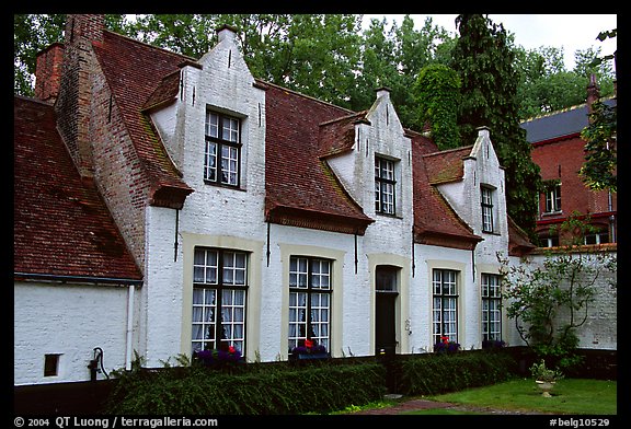 Whitewashed houses in the Begijnhof. Bruges, Belgium