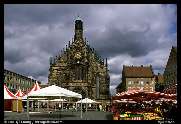 Liebfrauenkirche (church of Our Lady) and Hauptmarkt. Nurnberg, Bavaria, Germany