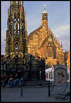 Schoner Brunnen (fountain) and Liebfrauenkirche (church of Our Lady) on Hauptmarkt. Nurnberg, Bavaria, Germany