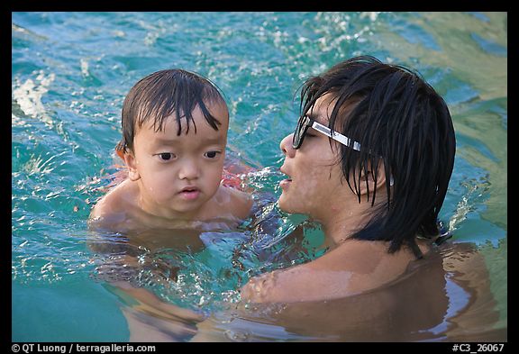 August 4, 2009.  (color)