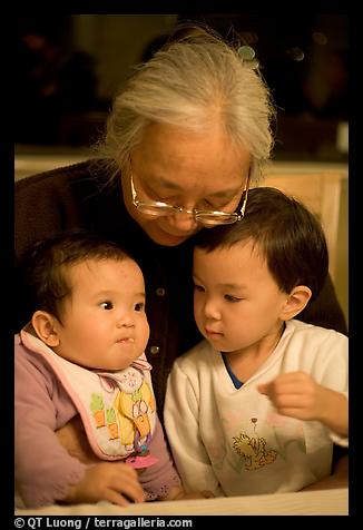 2004  Dec 31.  (color)