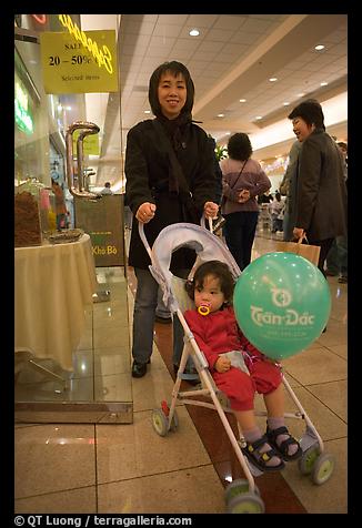 05 March 2006.  (color)