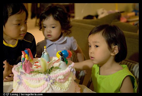 06 May 2006.  (color)