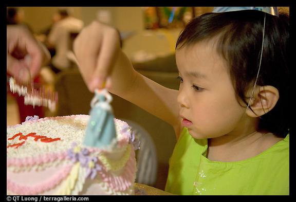 06 May 2006.  (color)