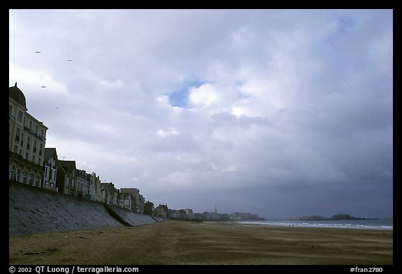 Waterfront and beach, Saint Malo. Brittany, France