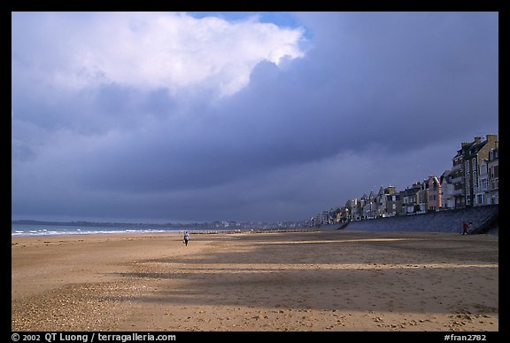 Waterfront and beach, Saint Malo. Brittany, France (color)