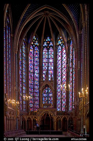 Pianist in the upper Holy Chapel. Paris, France