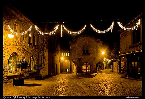 Place a Pierre Pont with Christmas decorations at night. Carcassonne, France