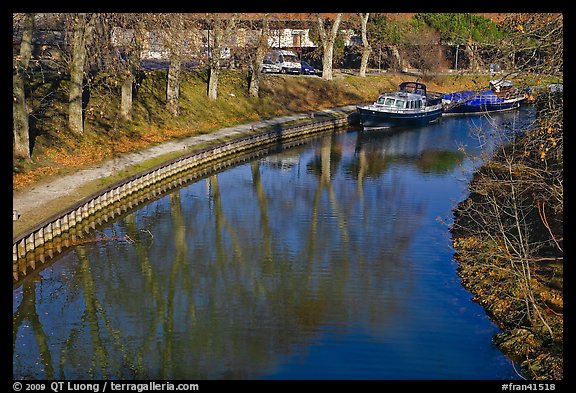 Bend with boats, Canal du Midi. Carcassonne, France (color)