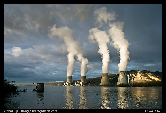 Atomic Power Station with four pressurized water reactors. Provence, France