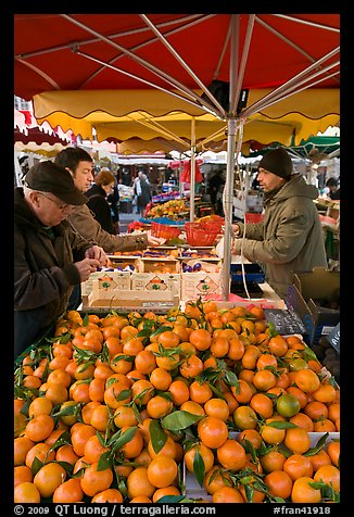 Fruit stall, place Richelme open-air market. Aix-en-Provence, France (color)